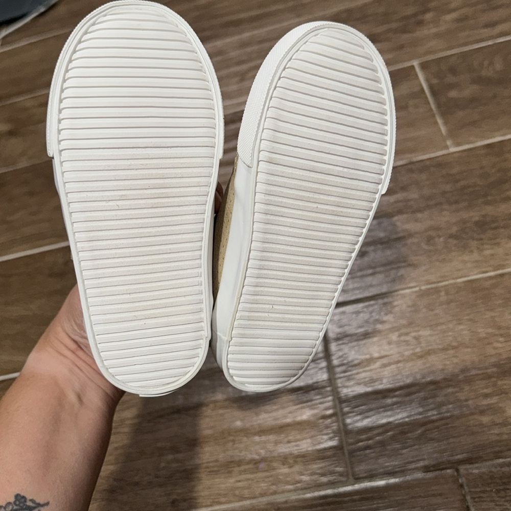 Toddler boys size 8 Old Navy Velcro slip on shoes - Picture 4 of 6